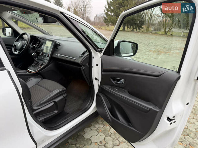 Белый Рено Сценик, объемом двигателя 1.7 л и пробегом 157 тыс. км за 16499 $, фото 42 на Automoto.ua