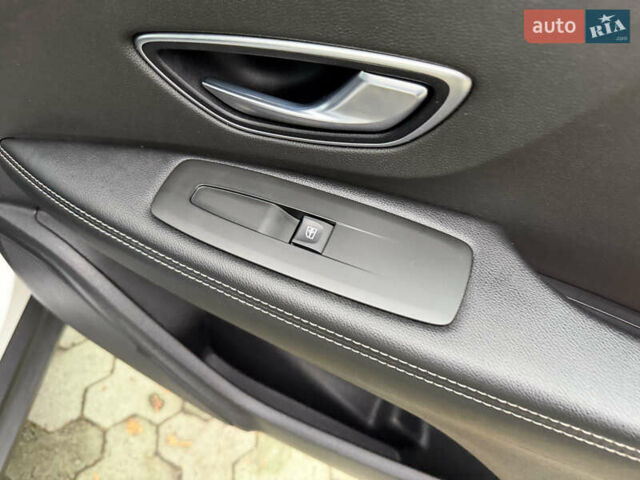 Белый Рено Сценик, объемом двигателя 1.7 л и пробегом 157 тыс. км за 16499 $, фото 44 на Automoto.ua