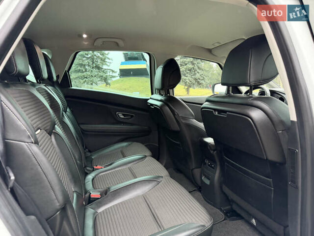 Белый Рено Сценик, объемом двигателя 1.7 л и пробегом 157 тыс. км за 16499 $, фото 29 на Automoto.ua
