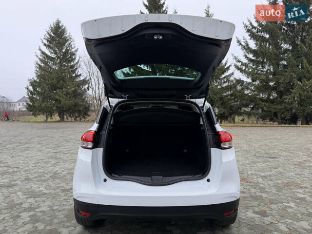 Белый Рено Сценик, объемом двигателя 1.7 л и пробегом 157 тыс. км за 16499 $, фото 39 на Automoto.ua