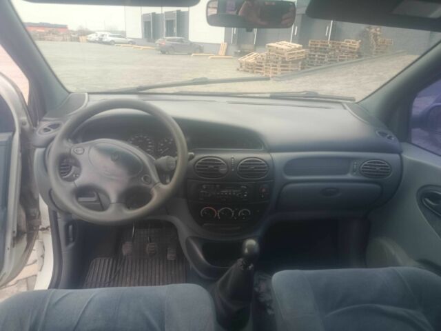 Білий Рено Сценік, об'ємом двигуна 1.6 л та пробігом 235 тис. км за 1400 $, фото 10 на Automoto.ua