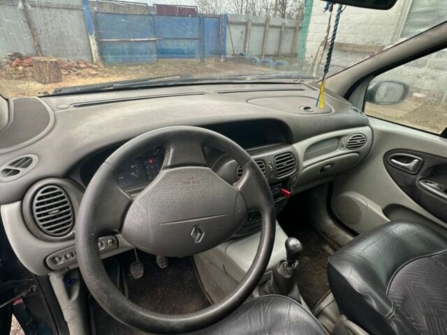 Белый Рено Сценик, объемом двигателя 0 л и пробегом 200 тыс. км за 1841 $, фото 1 на Automoto.ua