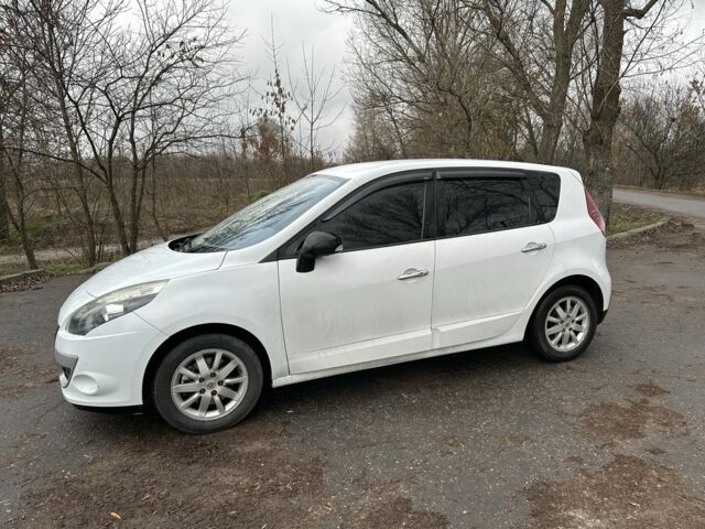 Білий Рено Сценік, об'ємом двигуна 1.6 л та пробігом 309 тис. км за 6200 $, фото 4 на Automoto.ua