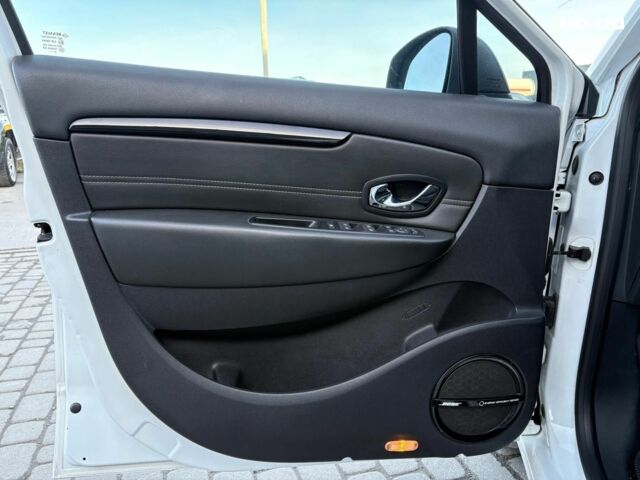 Білий Рено Сценік, об'ємом двигуна 1.5 л та пробігом 192 тис. км за 9190 $, фото 18 на Automoto.ua