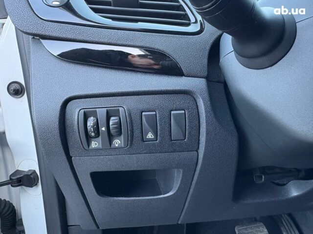 Білий Рено Сценік, об'ємом двигуна 1.5 л та пробігом 192 тис. км за 9190 $, фото 19 на Automoto.ua