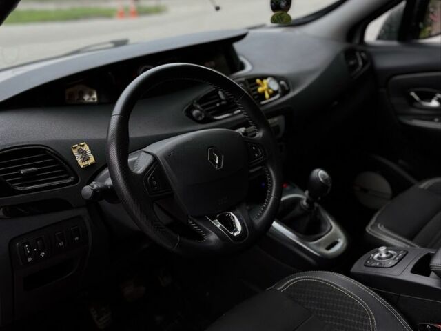 Белый Рено Сценик, объемом двигателя 1.6 л и пробегом 207 тыс. км за 8800 $, фото 7 на Automoto.ua