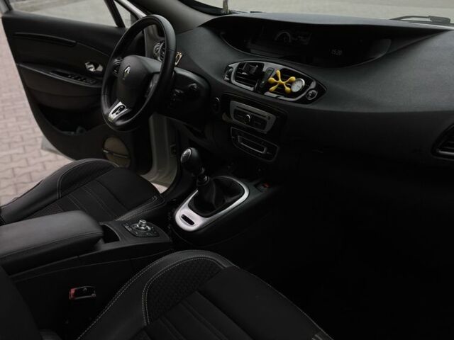 Белый Рено Сценик, объемом двигателя 1.6 л и пробегом 207 тыс. км за 8800 $, фото 5 на Automoto.ua