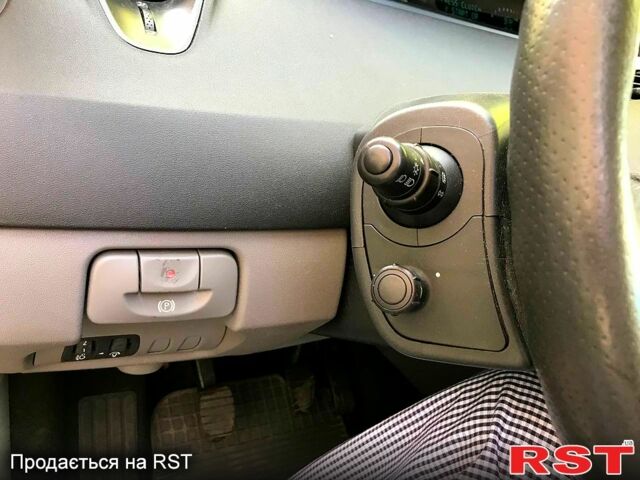 Бежевый Рено Сценик, объемом двигателя 1.6 л и пробегом 220 тыс. км за 4300 $, фото 11 на Automoto.ua