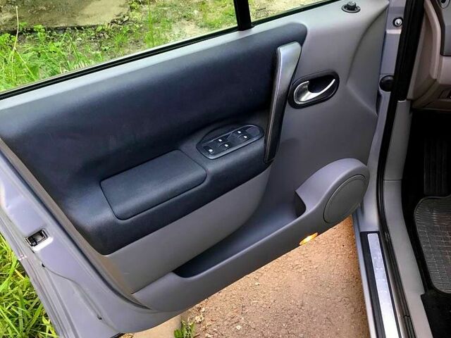 Бежевый Рено Сценик, объемом двигателя 1.6 л и пробегом 220 тыс. км за 4300 $, фото 6 на Automoto.ua