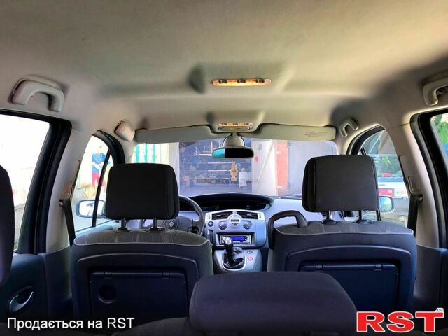 Бежевый Рено Сценик, объемом двигателя 1.6 л и пробегом 220 тыс. км за 4300 $, фото 12 на Automoto.ua