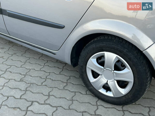 Бежевый Рено Сценик, объемом двигателя 1.6 л и пробегом 189 тыс. км за 4199 $, фото 6 на Automoto.ua