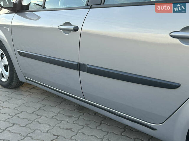 Бежевый Рено Сценик, объемом двигателя 1.6 л и пробегом 189 тыс. км за 4199 $, фото 7 на Automoto.ua