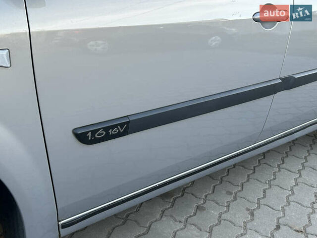 Бежевый Рено Сценик, объемом двигателя 1.6 л и пробегом 189 тыс. км за 4199 $, фото 8 на Automoto.ua