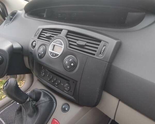 Бежевый Рено Сценик, объемом двигателя 1.6 л и пробегом 247 тыс. км за 4400 $, фото 12 на Automoto.ua