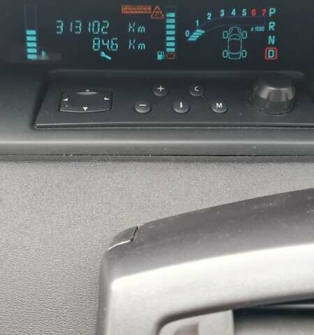 Бежевый Рено Сценик, объемом двигателя 1.6 л и пробегом 313 тыс. км за 4000 $, фото 8 на Automoto.ua