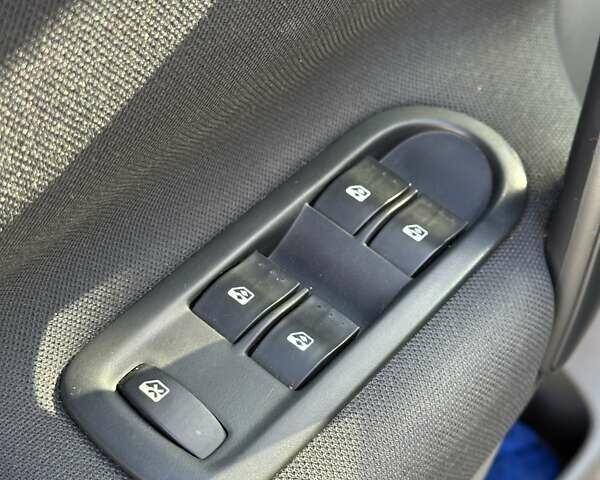 Бежевий Рено Сценік, об'ємом двигуна 1.6 л та пробігом 141 тис. км за 6000 $, фото 19 на Automoto.ua