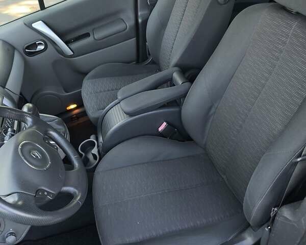 Рено Сценик 2006 в Краматорске на Automoto.ua Бежевый Рено Сценик, объемом двигателя 1.6 л и пробегом 197 тыс. км за 6500 $, фото 4 на Automoto.ua