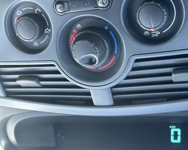 Бежевий Рено Сценік, об'ємом двигуна 1.6 л та пробігом 141 тис. км за 6000 $, фото 25 на Automoto.ua