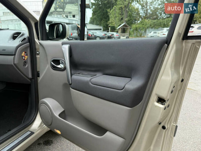 Бежевий Рено Сценік, об'ємом двигуна 1.6 л та пробігом 126 тис. км за 5500 $, фото 74 на Automoto.ua
