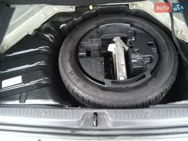 Бежевый Рено Сценик, объемом двигателя 1.6 л и пробегом 183 тыс. км за 4450 $, фото 5 на Automoto.ua