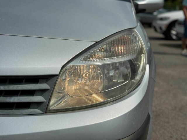 Бежевый Рено Сценик, объемом двигателя 2 л и пробегом 240 тыс. км за 4890 $, фото 3 на Automoto.ua