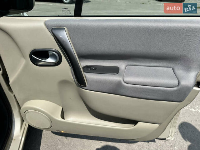 Бежевый Рено Сценик, объемом двигателя 1.46 л и пробегом 260 тыс. км за 4999 $, фото 25 на Automoto.ua