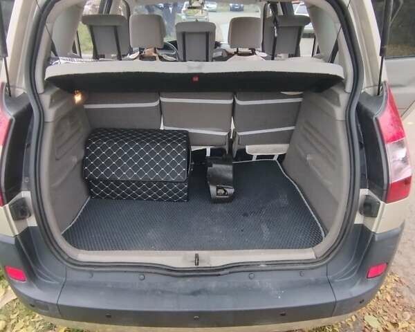 Бежевый Рено Сценик, объемом двигателя 1.6 л и пробегом 247 тыс. км за 4400 $, фото 13 на Automoto.ua