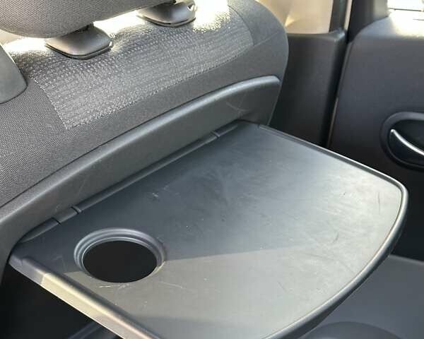 Бежевий Рено Сценік, об'ємом двигуна 1.6 л та пробігом 141 тис. км за 6000 $, фото 16 на Automoto.ua