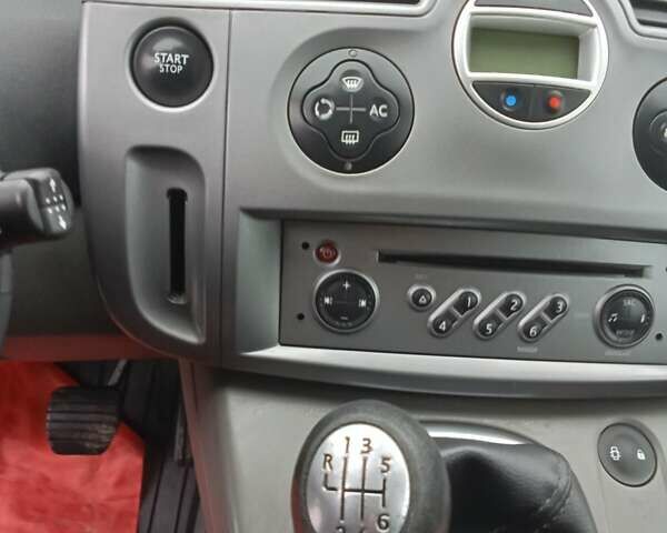 Бежевый Рено Сценик, объемом двигателя 1.6 л и пробегом 183 тыс. км за 4450 $, фото 12 на Automoto.ua