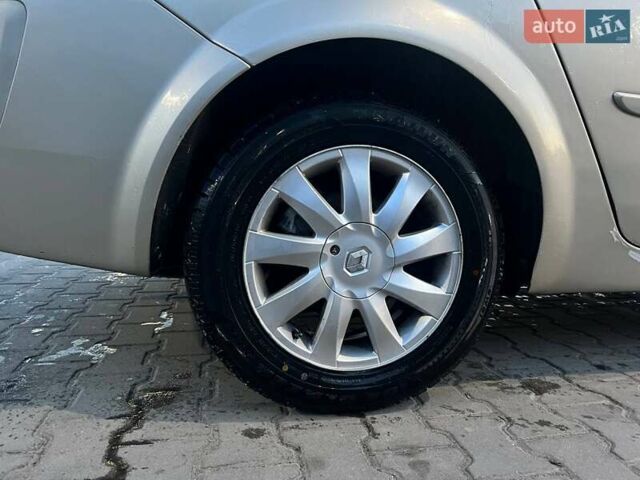Бежевый Рено Сценик, объемом двигателя 2 л и пробегом 213 тыс. км за 5000 $, фото 23 на Automoto.ua
