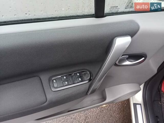 Бежевый Рено Сценик, объемом двигателя 1.6 л и пробегом 183 тыс. км за 4450 $, фото 8 на Automoto.ua