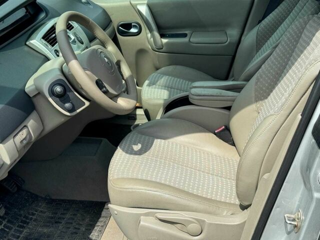 Бежевый Рено Сценик, объемом двигателя 2 л и пробегом 240 тыс. км за 4890 $, фото 16 на Automoto.ua