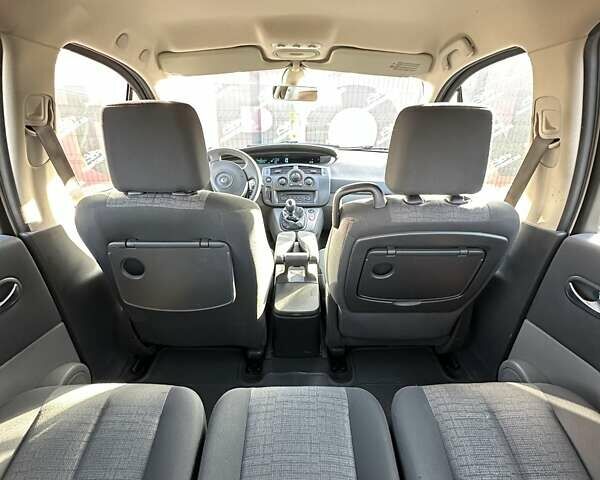 Бежевий Рено Сценік, об'ємом двигуна 1.6 л та пробігом 141 тис. км за 6000 $, фото 13 на Automoto.ua