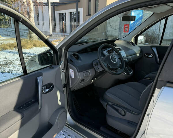 Бежевый Рено Сценик, объемом двигателя 1.6 л и пробегом 230 тыс. км за 5850 $, фото 28 на Automoto.ua