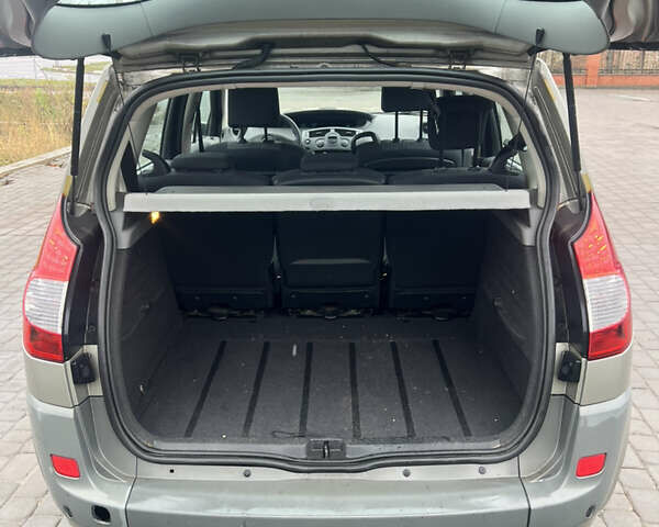 Бежевый Рено Сценик, объемом двигателя 1.6 л и пробегом 179 тыс. км за 4500 $, фото 5 на Automoto.ua