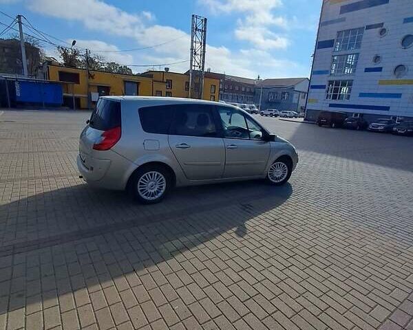 Бежевый Рено Сценик, объемом двигателя 2 л и пробегом 350 тыс. км за 4400 $, фото 2 на Automoto.ua