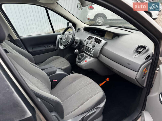 Бежевий Рено Сценік, об'ємом двигуна 1.6 л та пробігом 197 тис. км за 5699 $, фото 12 на Automoto.ua