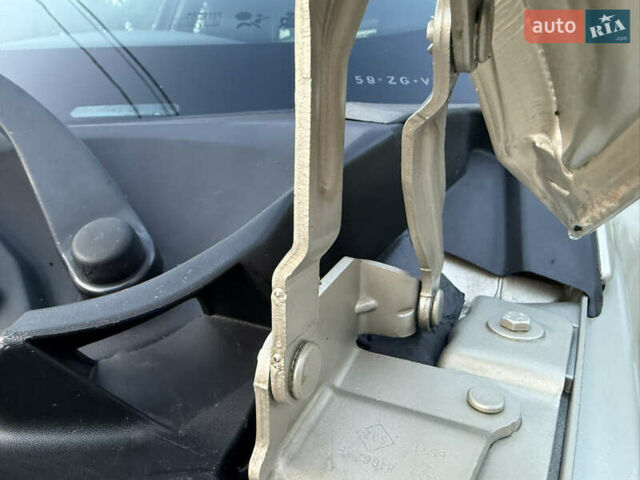 Бежевый Рено Сценик, объемом двигателя 1.6 л и пробегом 263 тыс. км за 5100 $, фото 63 на Automoto.ua