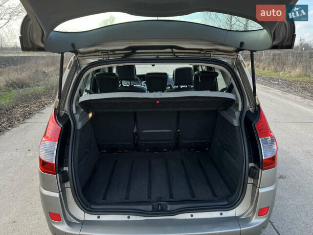 Бежевый Рено Сценик, объемом двигателя 1.6 л и пробегом 182 тыс. км за 6400 $, фото 33 на Automoto.ua