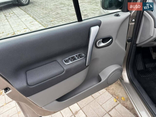 Бежевий Рено Сценік, об'ємом двигуна 1.6 л та пробігом 197 тис. км за 5699 $, фото 7 на Automoto.ua