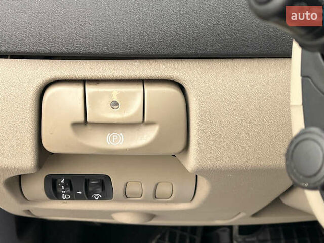 Бежевый Рено Сценик, объемом двигателя 1.87 л и пробегом 250 тыс. км за 5500 $, фото 11 на Automoto.ua