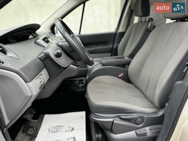 Бежевый Рено Сценик, объемом двигателя 1.6 л и пробегом 144 тыс. км за 5750 $, фото 16 на Automoto.ua