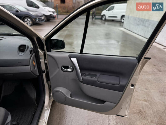 Бежевый Рено Сценик, объемом двигателя 1.6 л и пробегом 144 тыс. км за 5750 $, фото 25 на Automoto.ua