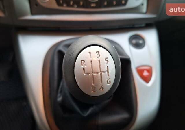 Рено Сценик 2008 в Харькове на Automoto.ua Бежевый Рено Сценик, объемом двигателя 1.6 л и пробегом 192 тыс. км за 6400 $, фото 11 на Automoto.ua