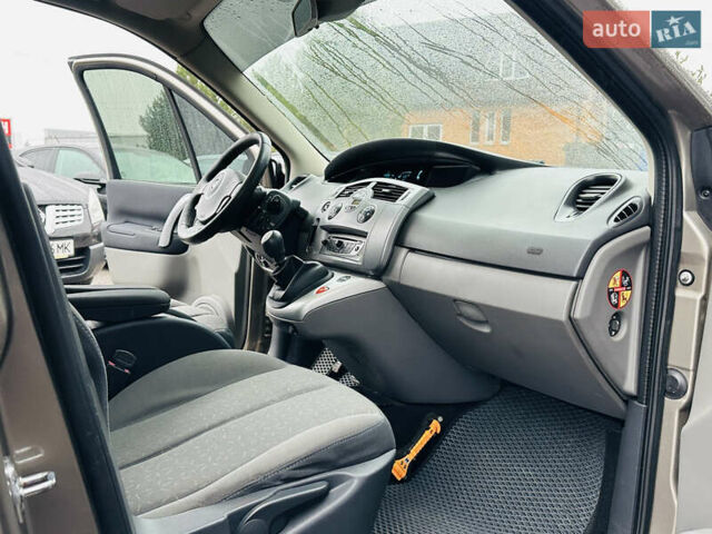 Бежевый Рено Сценик, объемом двигателя 1.6 л и пробегом 192 тыс. км за 6400 $, фото 25 на Automoto.ua