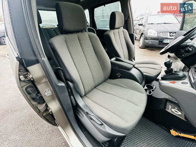 Бежевый Рено Сценик, объемом двигателя 1.6 л и пробегом 192 тыс. км за 6400 $, фото 29 на Automoto.ua