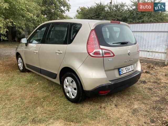 Бежевый Рено Сценик, объемом двигателя 1.6 л и пробегом 250 тыс. км за 5999 $, фото 3 на Automoto.ua