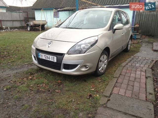 Бежевый Рено Сценик, объемом двигателя 1.6 л и пробегом 250 тыс. км за 5999 $, фото 17 на Automoto.ua