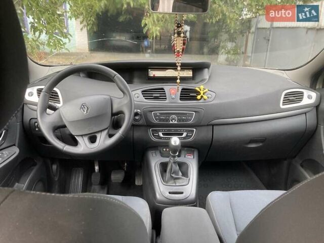 Бежевый Рено Сценик, объемом двигателя 1.6 л и пробегом 250 тыс. км за 5999 $, фото 11 на Automoto.ua