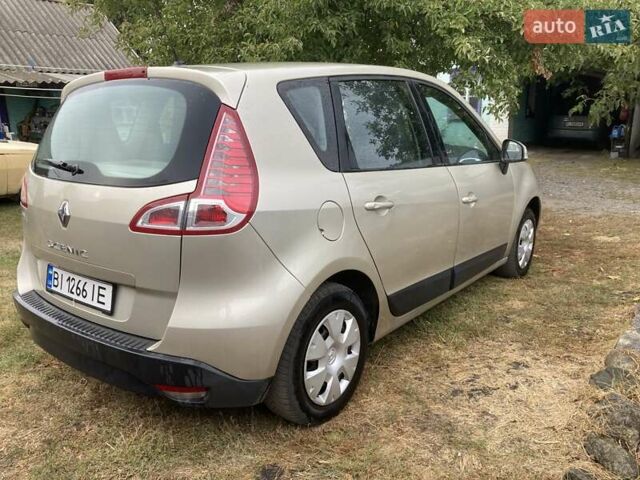 Бежевый Рено Сценик, объемом двигателя 1.6 л и пробегом 250 тыс. км за 5999 $, фото 2 на Automoto.ua